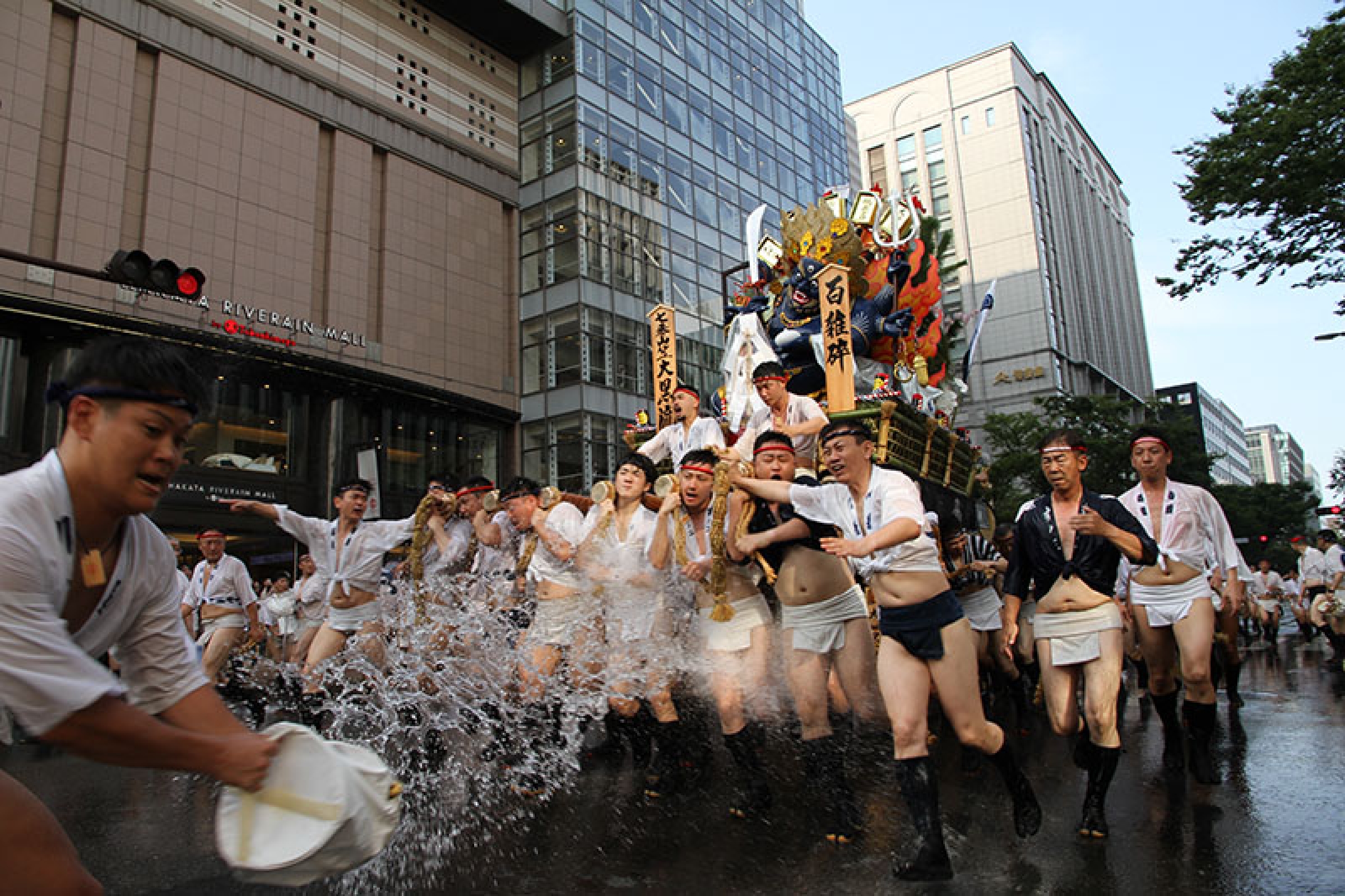 博多祇園山笠の思い出を、永く美しく残しませんか。